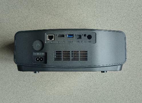 Fully enclosed autofocus 4K cinema-grade projector.Family, outdoor, dormitory, private luxury video hall is the first choice